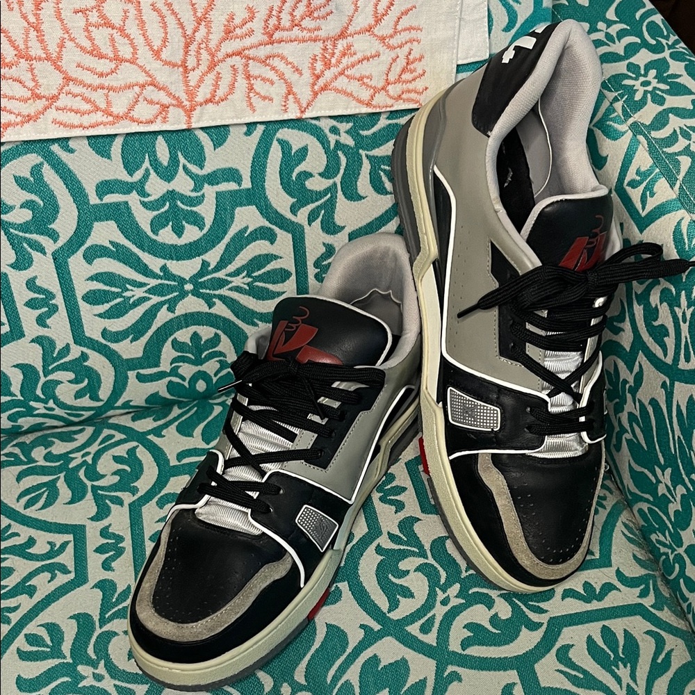 Louis Vuitton Stylish Black and Gray Men's Trainers Sneakers Italy Sz 43 (US 10)